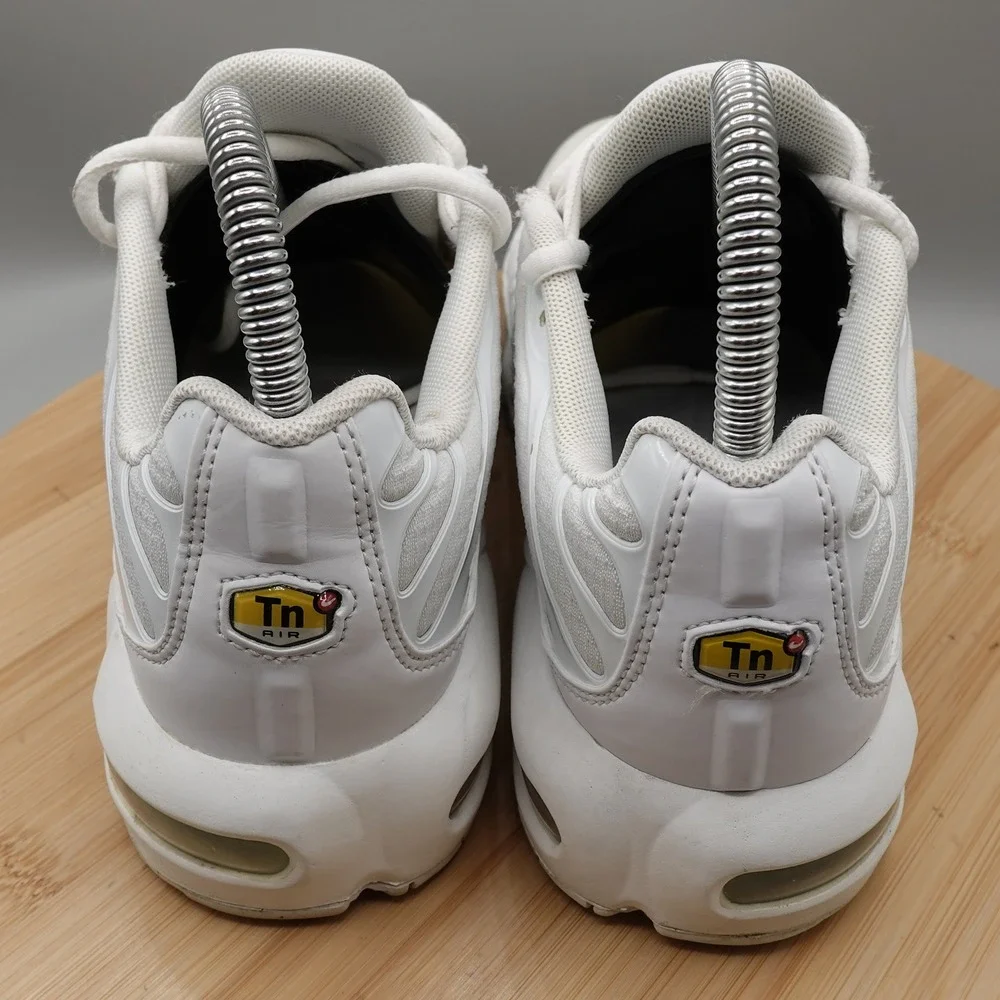 Nike Shoes Women 8.5 White Air Max Plus Sneaker Athletic TN CW7044-100 Flaws